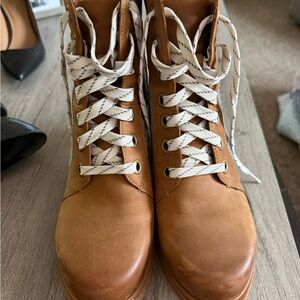 Sorel Tan Lace Up Women's Boots